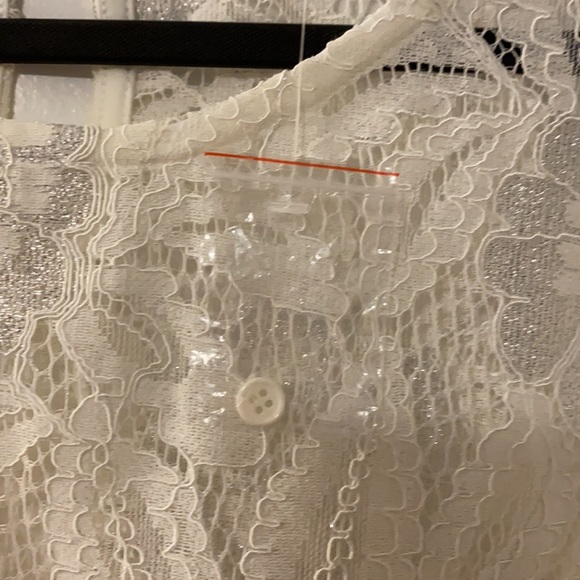 Cream colored lace top with long sleeves - Picture 4 of 5